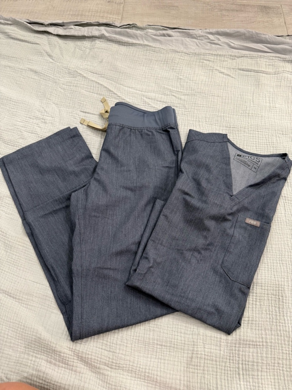 Figs Women's Heathered Charcoal Scrub Set - Grayish Blue Denim look